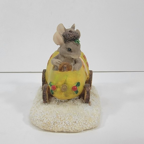 Silvestri Charming Tails Dean Griff Pear Taxi Figurine #87565 - Picture 4 of 9